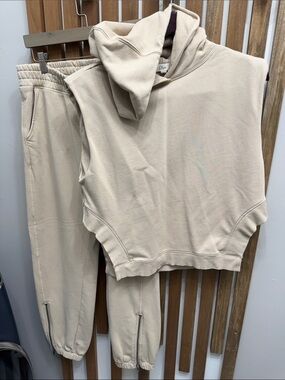 Elan Cream Sleeveless Hoodie & Jogger Set